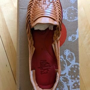 Espiritu Huaraches NWT size 6US